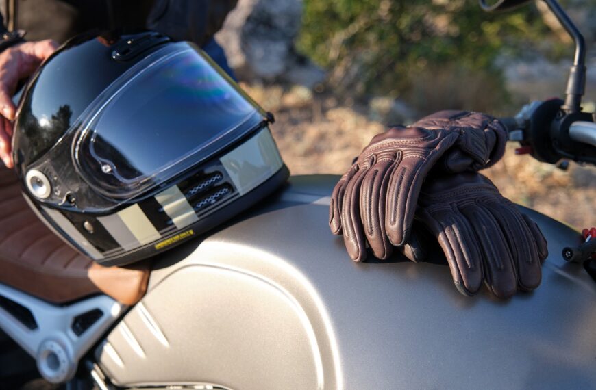 Kask motocyklowy: Rodzaje, wybór i bezpieczeństwo.
