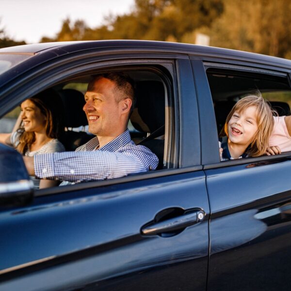 Od kiedy dziecko może jeździć na podstawce? Przepisy i bezpieczeństwo.