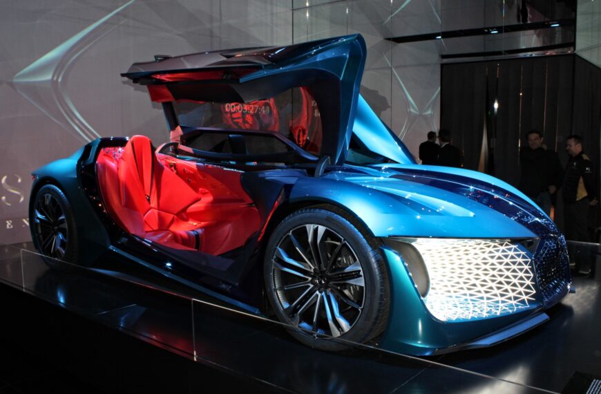 DS Automobiles DS X E-Tense – opinie, cena, dane techniczne, wymiary, spalanie, osiągi