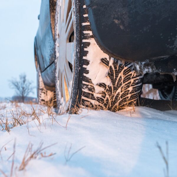 Jak przygotować samochód na zimę? Kluczowe wskazówki dla każdego kierowcy.