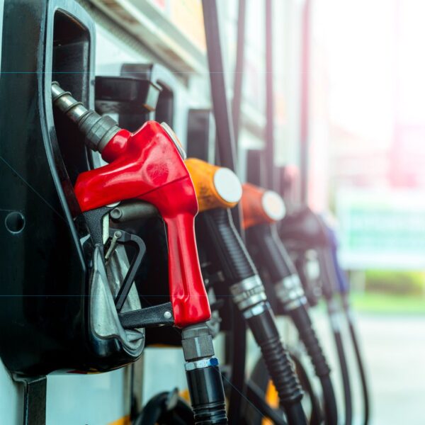 Jakie są różnice między benzyną a dieslem? Przewodnik po paliwach.