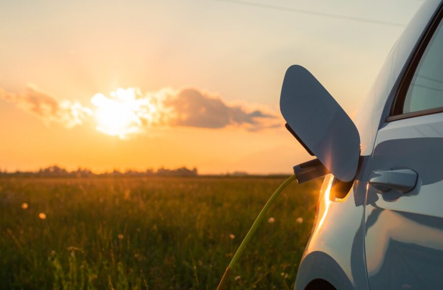 Hybrydy kontra hybrydy plug-in: Która technologia jest bardziej opłacalna?