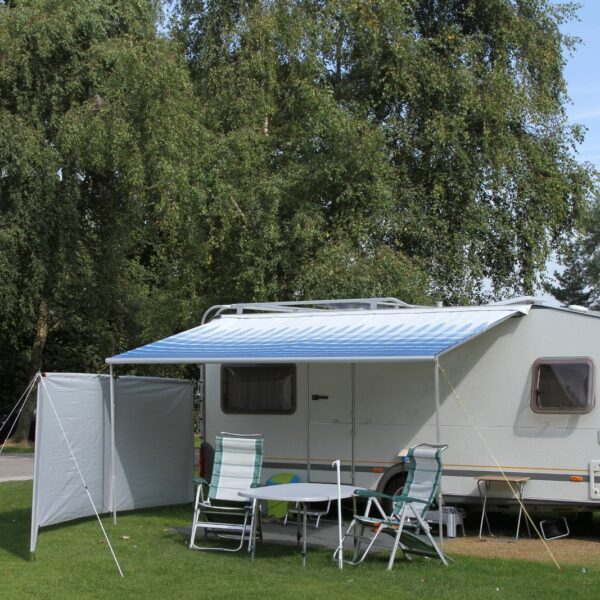 Poradnik dla fanów caravaningu: Jak przygotować samochód do holowania przyczepy campingowej?