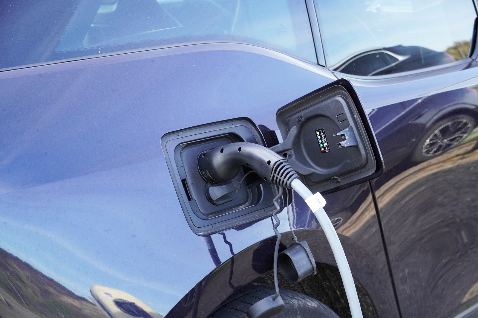 Elektromobilność w miastach: jak zmieniają się przestrzenie miejskie dla pojazdów elektrycznych?