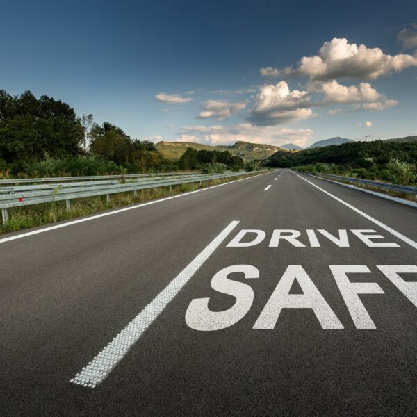 Zasady bezpiecznego korzystania z autostrady: co każdy kierowca powinien wiedzieć?