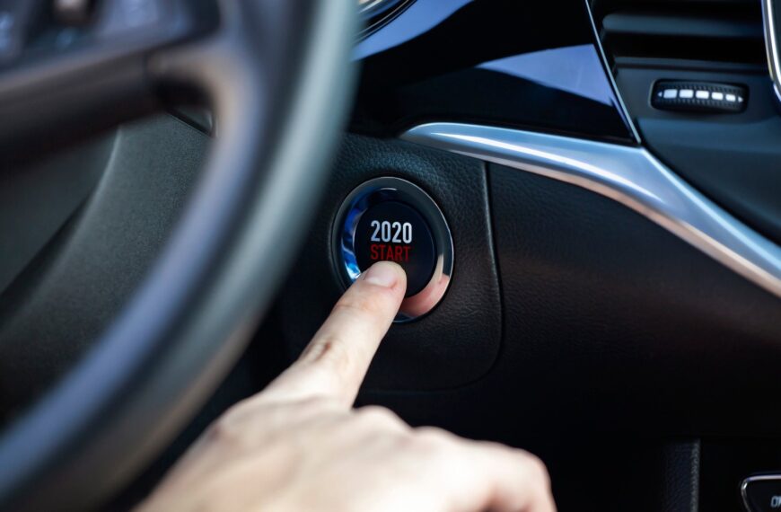 Jak działa system start-stop w nowoczesnych samochodach i czy warto go używać?